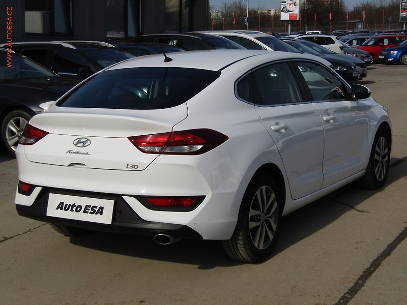 Hyundai i30 (2019) 1.6 CRDi Fastback, ČR - fotka 4 z 17