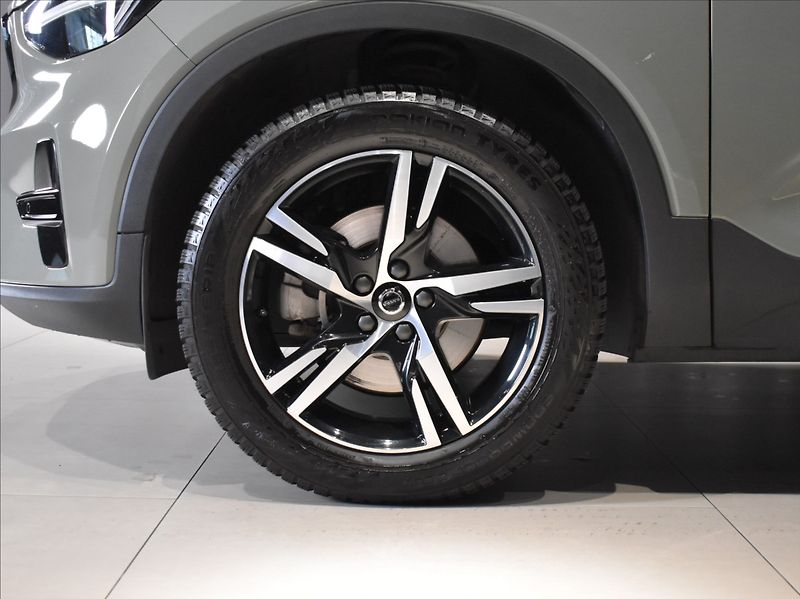 Volvo XC40 2,0 B4 PLUS Dark BLIS,Bezklíč - fotka 7 z 22