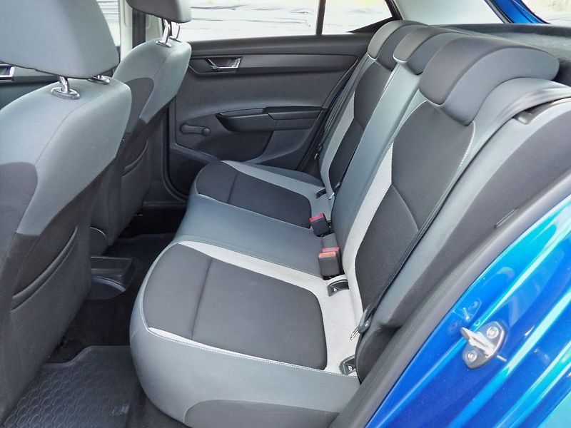 Škoda Fabia 1.0MPi Ambition Alu Tempomat - fotka 19 z 28