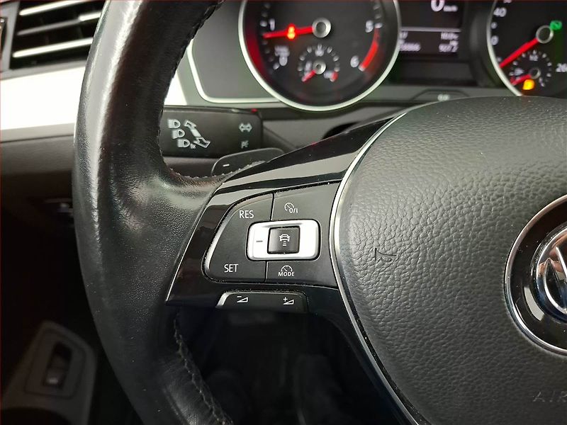 Volkswagen Passat (2018) 2.0 TDI, Automat, Navi - fotka 17 z 21