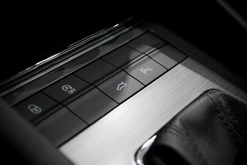 Škoda Octavia 3 FL Combi 1.8 TSI 132 kW DSG - fotka 35 z 38