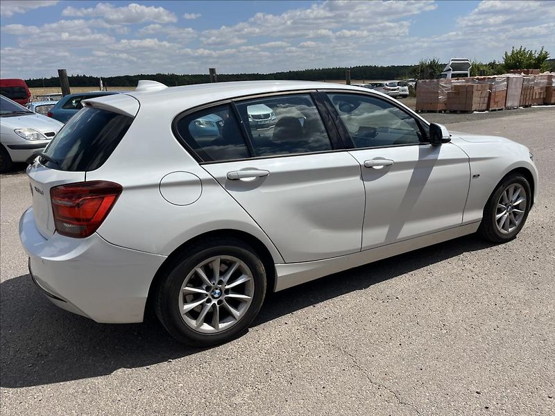 BMW Řada 1 2,0 120d AUTOMAT HARMAN NAVI - fotka 5 z 44