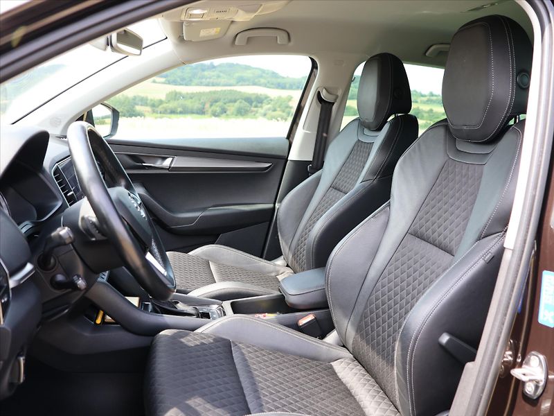 Škoda Karoq 2,0 TDI 110kW 4x4 DSG Style+ C - fotka 12 z 37