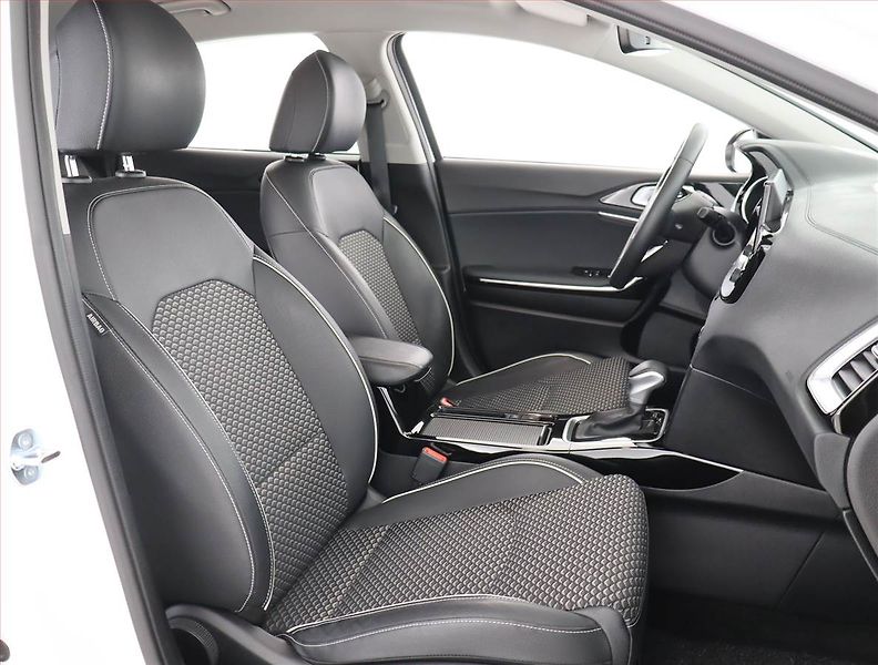 Kia XCeed (2025) Exclusive 1.5 T-GDI - fotka 9 z 24