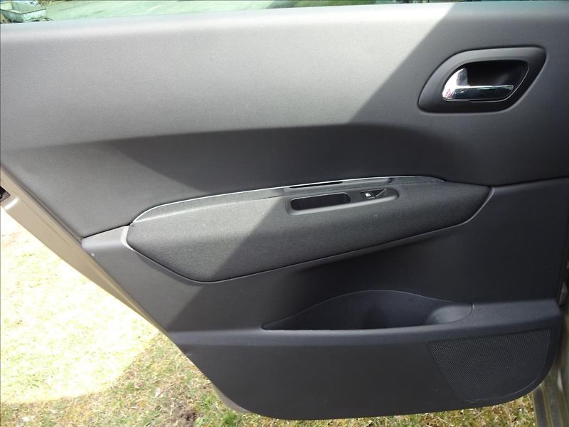 Peugeot 5008 1.6THP 115 kW - fotka 22 z 44