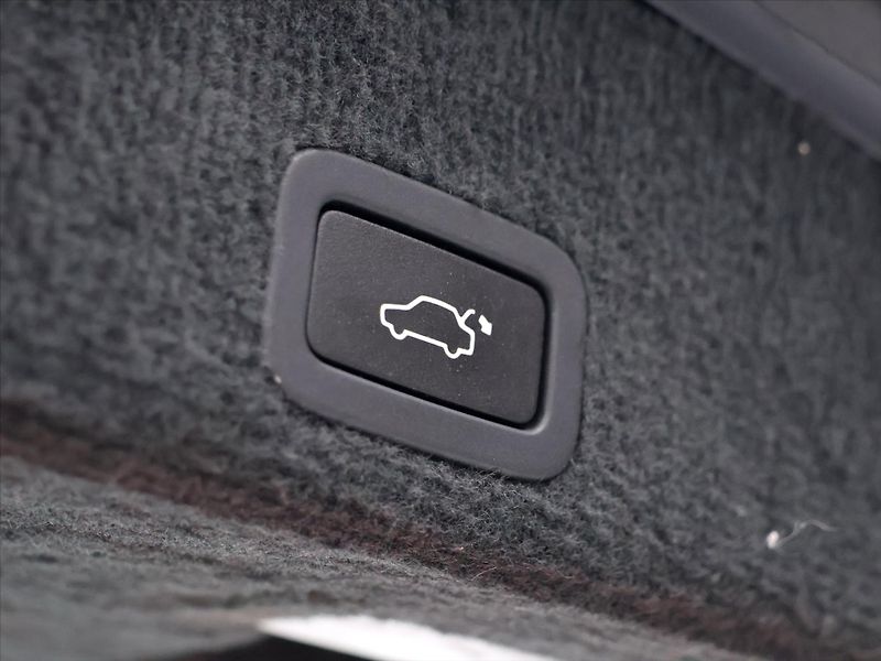 Volvo XC60 2,0 D4 120kW Momentum AUT - fotka 10 z 30