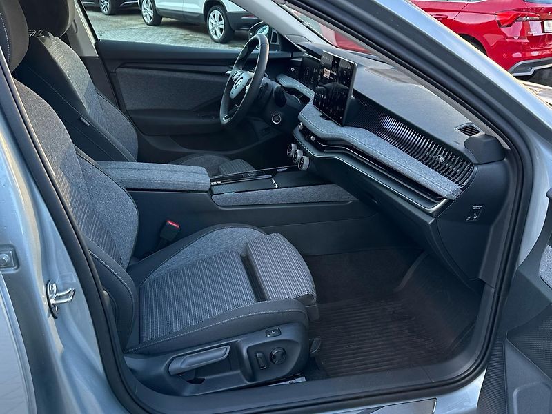 Škoda Superb Combi Selection 4x4 2.0 TDI 14 - fotka 12 z 17