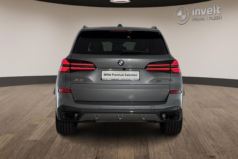 BMW X5 xDrive30d - fotka 4 z 29