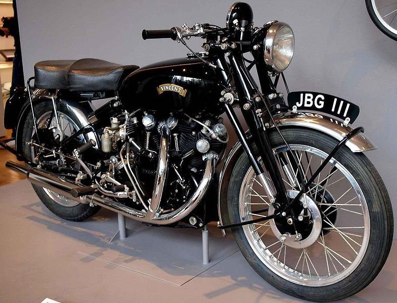 Motocykly britské značky Vincent se vyráběly přes třicet let. Na snímku je Vincent Rapide serie A z roku 1939. Foto: Wikimedia Commons, TR001, CC BY 3.0