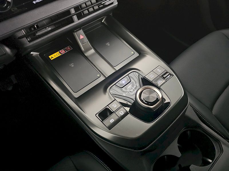 Toyota bZ4X (2026) FACELIFT AWD 343k EXECUTIVE - fotka 26 z 34
