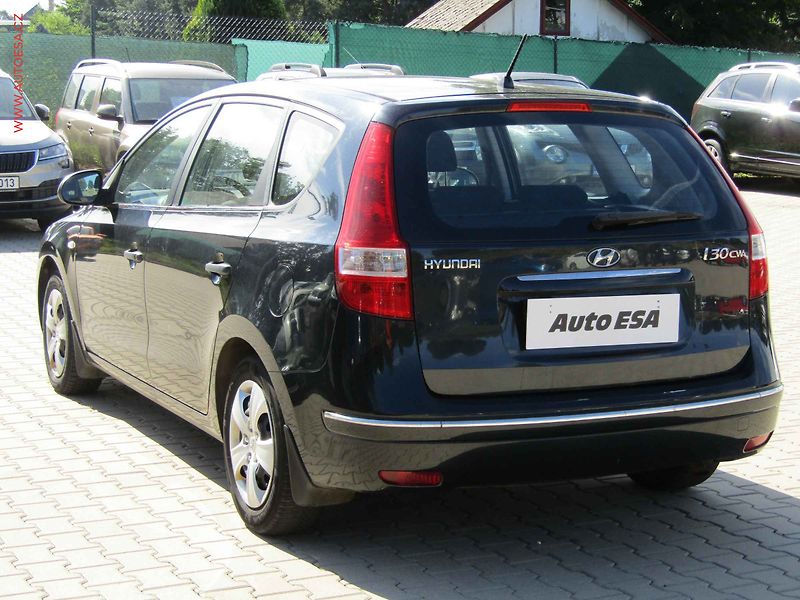 Hyundai i30 (2010) 1.4 i, AC - fotka 6 z 15