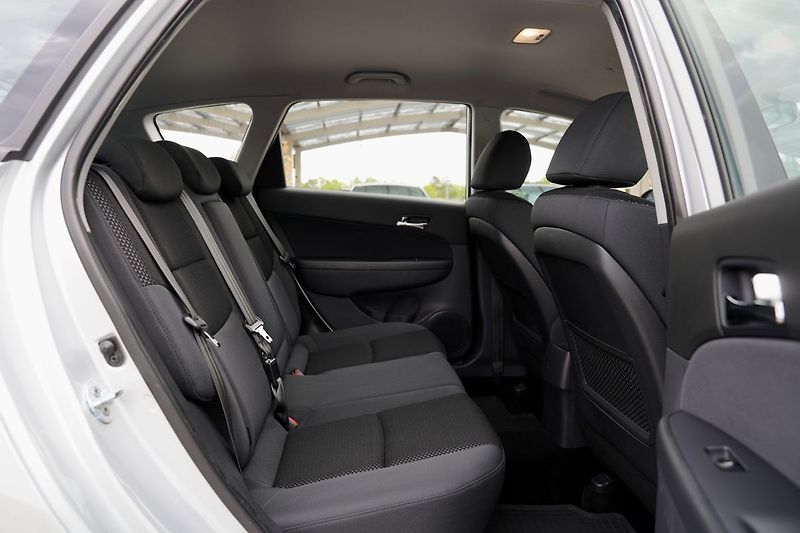 Hyundai i30 1.6 CRDI-16V/90 PS/ČR - fotka 27 z 38