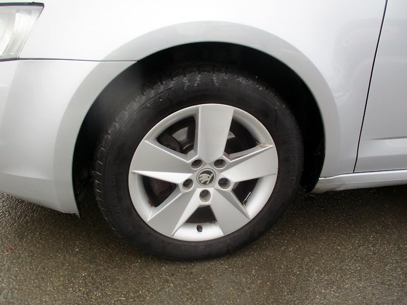 Škoda Octavia 1.2 TSi AMB*SERVIS*L+Z PNEU - fotka 17 z 40