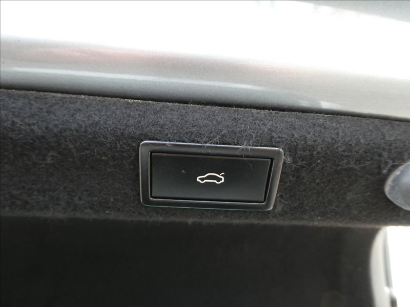 Škoda Superb 2,0 TDi STYLE DSG, 2x kola, ČR - fotka 18 z 43