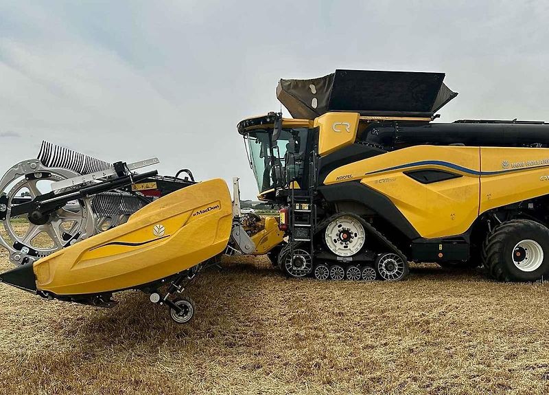 Nový kombajn CR11 firmy New Holland používá nejmodernější technologie.