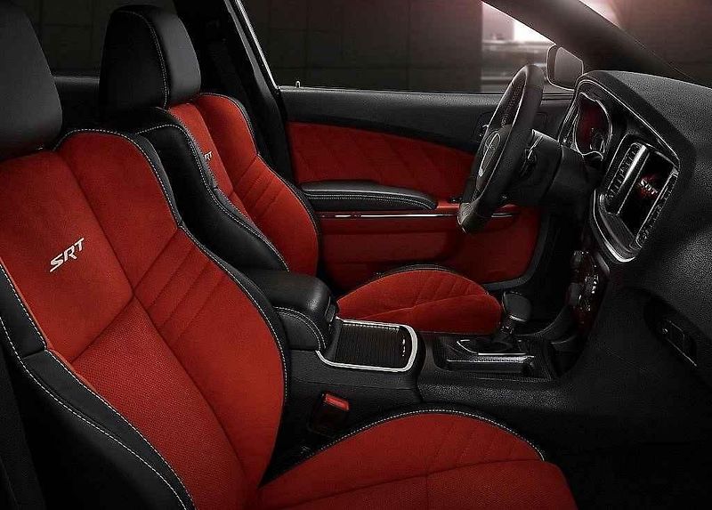 Dodge Charger SRT Hellcat.