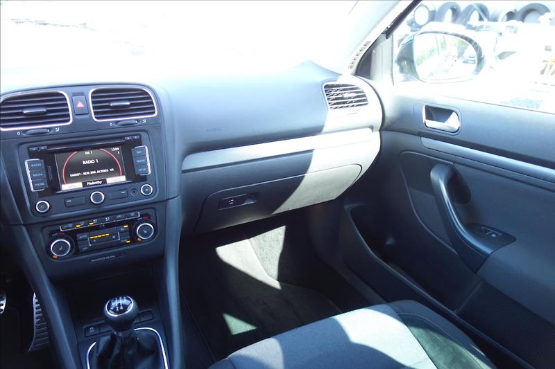 Volkswagen Golf 1,6 TDi 77KW, TRENDLINE. - fotka 18 z 27