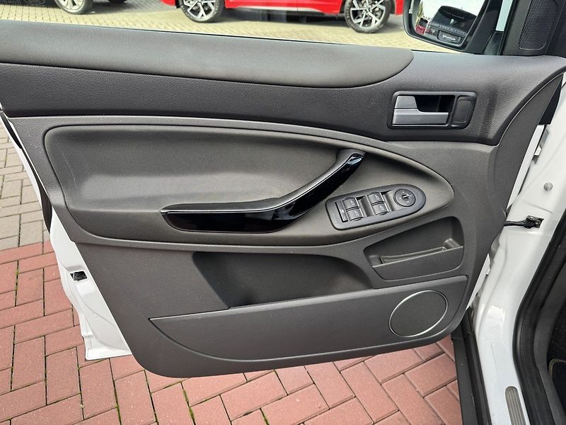 Ford Kuga (2011) 2.0TDCi AWD Titanium Navi - fotka 27 z 49