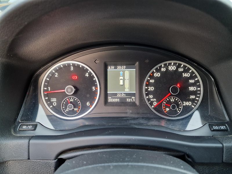 Volkswagen Tiguan 2,0TDI 4x4 LIFE NAVI TZ - fotka 14 z 19
