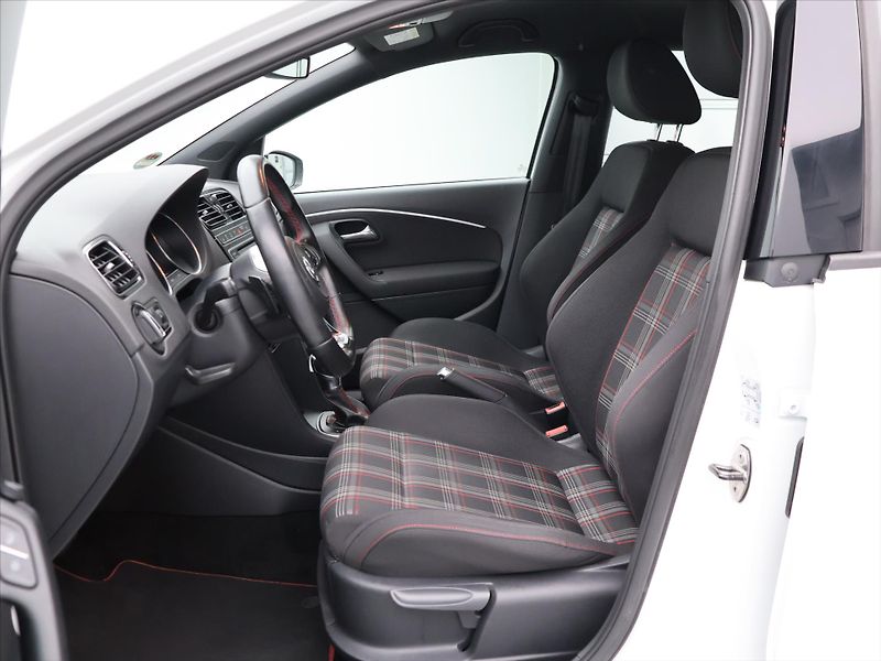 Volkswagen Polo 1.8 TSI 141kW GTI DSG 1.Majite - fotka 11 z 33