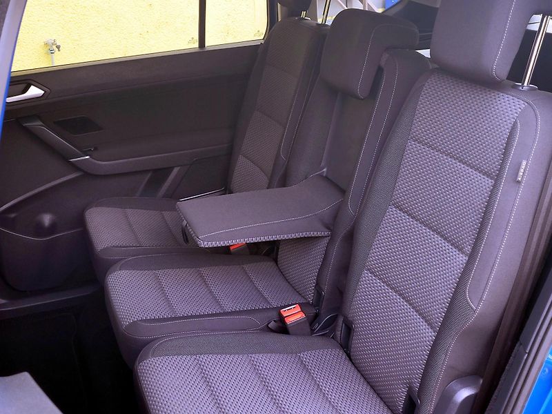 Volkswagen Touran TSi *CEBIA* 1.maj,SERV.KNIHA - fotka 20 z 47