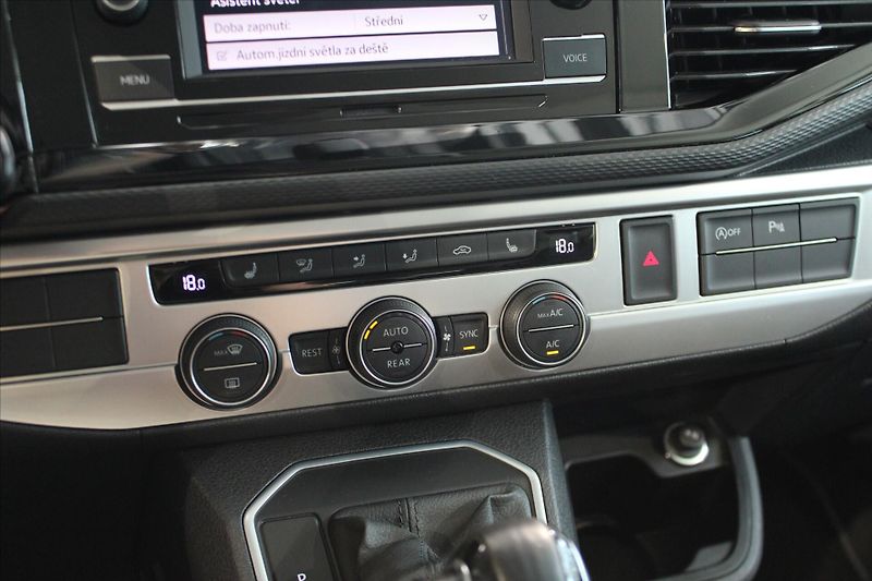 Volkswagen Multivan TDi Trendline DSG Tažné/Fullse - fotka 18 z 28