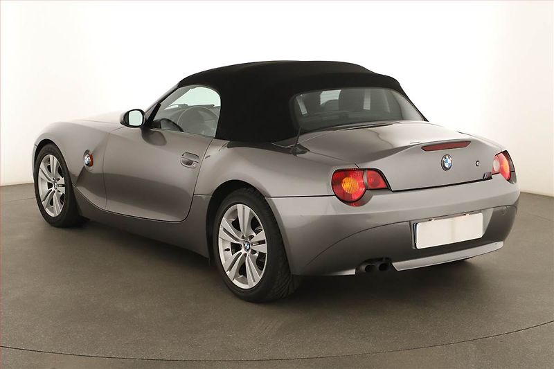 BMW Z4 (2004) 2.2i - fotka 7 z 13