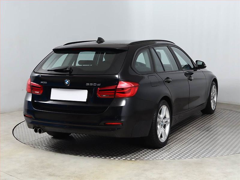 BMW Řada 3 (2016) 330 d xDrive, 4X4, Automat - fotka 5 z 20