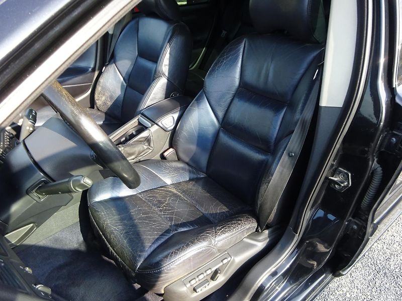 Volvo V70 2.5T 220kW R AWD AUTOMAT - fotka 5 z 32