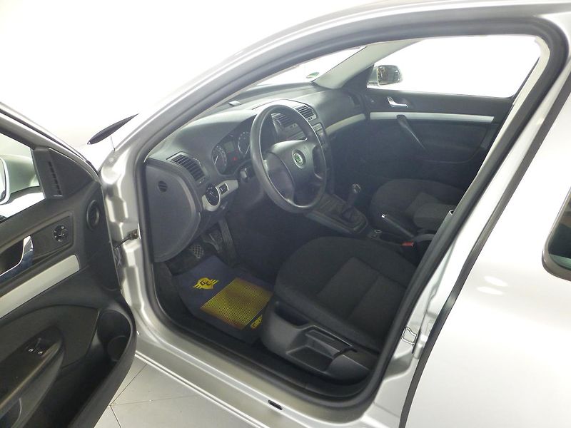 Škoda Octavia (2006) 1,6I-75KW**KLIMA**ALU****TAŽNÉ - fotka 10 z 27