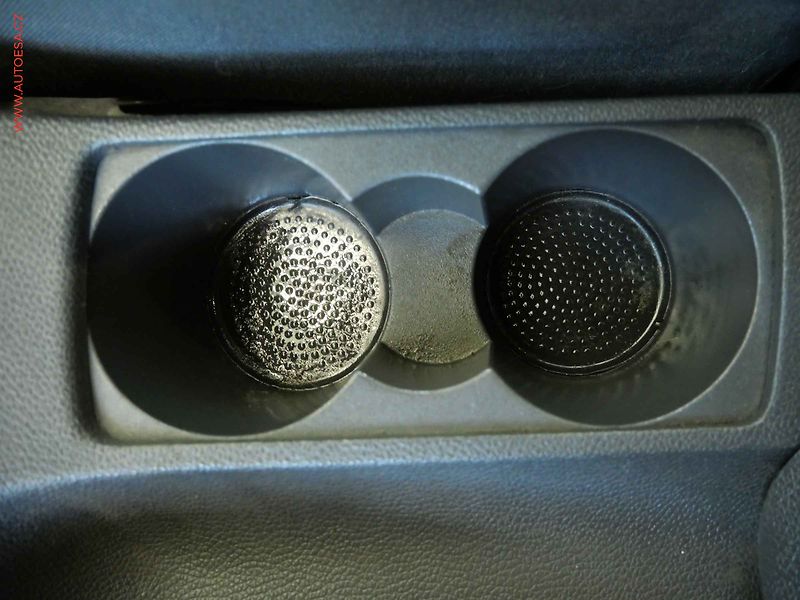Volkswagen Golf (2004) 1.6i, 2.maj,ČR, AC, STK6/28 - fotka 17 z 17