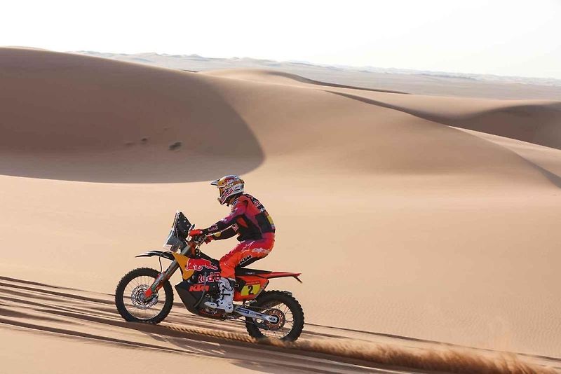 Účastníci Rallye Dakar zdolávají obrovské duny