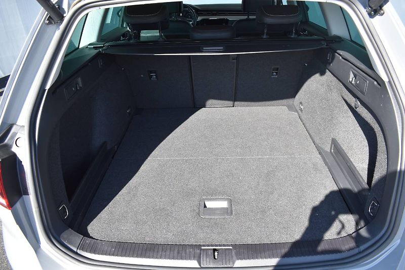 Volkswagen Passat Variant (2023) 2.0TDI 110kW DSG, LED,CZ - fotka 14 z 23
