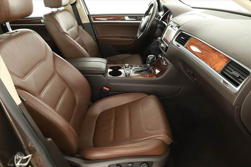 Volkswagen Touareg (2010) 4.2 V8 TDi, 4X4, Automat - fotka 7 z 18