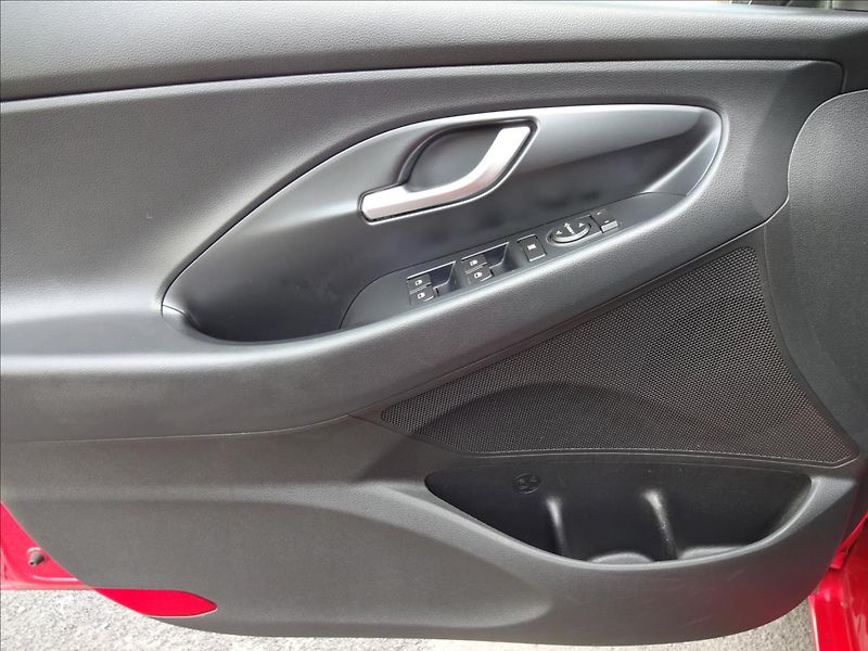 Hyundai i30 1,4 T-GDi 103 kW Fastback - fotka 19 z 55