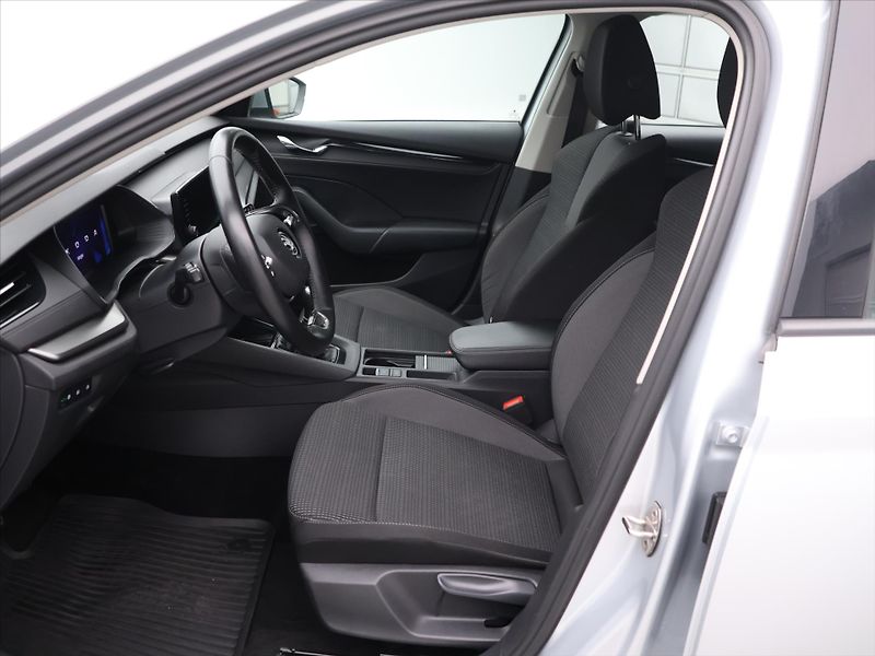 Škoda Octavia 2,0 TDI 85kW Ambition CZ DPH - fotka 10 z 27