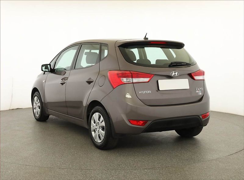 Hyundai ix20 (2011) 1.4 CVVT, Serv.kniha - fotka 4 z 12