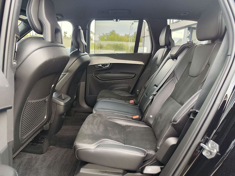 Volvo XC90 B5 2.0/173kW R-Design AT 4x4 - fotka 15 z 39