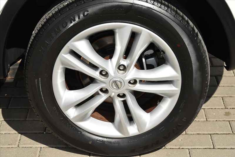 Nissan Qashqai 1.6i 84kW 1.MAJ. SERVIS.KN. ČR - fotka 9 z 20