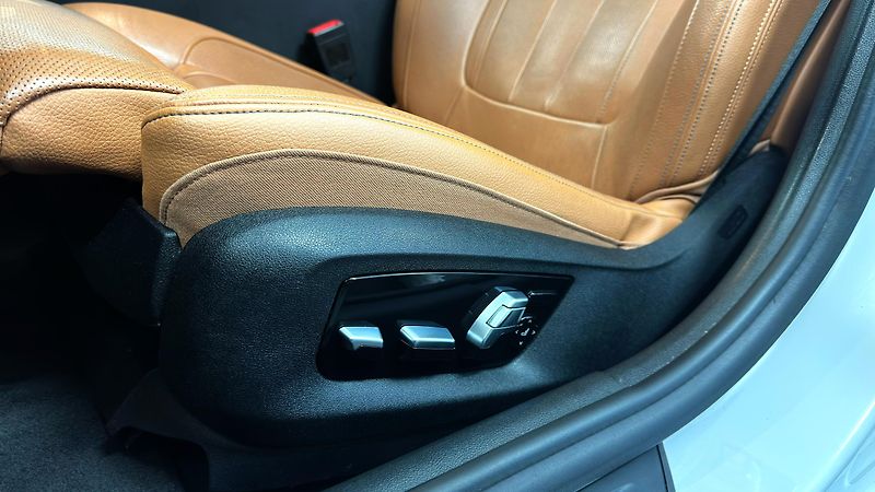 BMW Řada 5 XDIRVE/SPORT LINE/2 SADY GUM - fotka 33 z 55