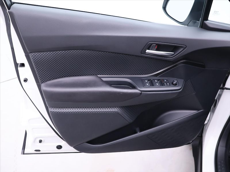Toyota C-HR 1,2 Turbo 85kW CZ Serv.kniha - fotka 10 z 32