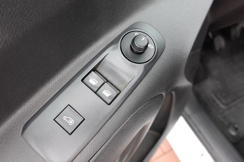 Toyota ProAce 1.5 D4-D 100 - 6 MT Active Car - fotka 9 z 25