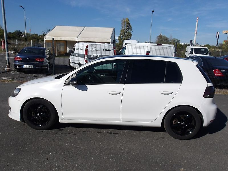 Volkswagen Golf 1,6TDi 77kW ČR ! - fotka 5 z 27