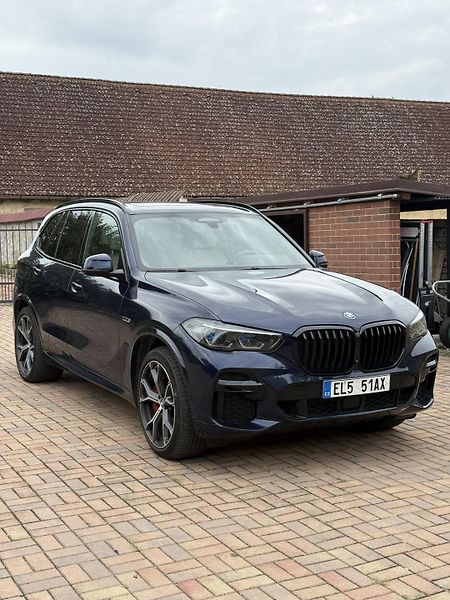 BMW X5 (2022) XDrive45e - fotka 4 z 39