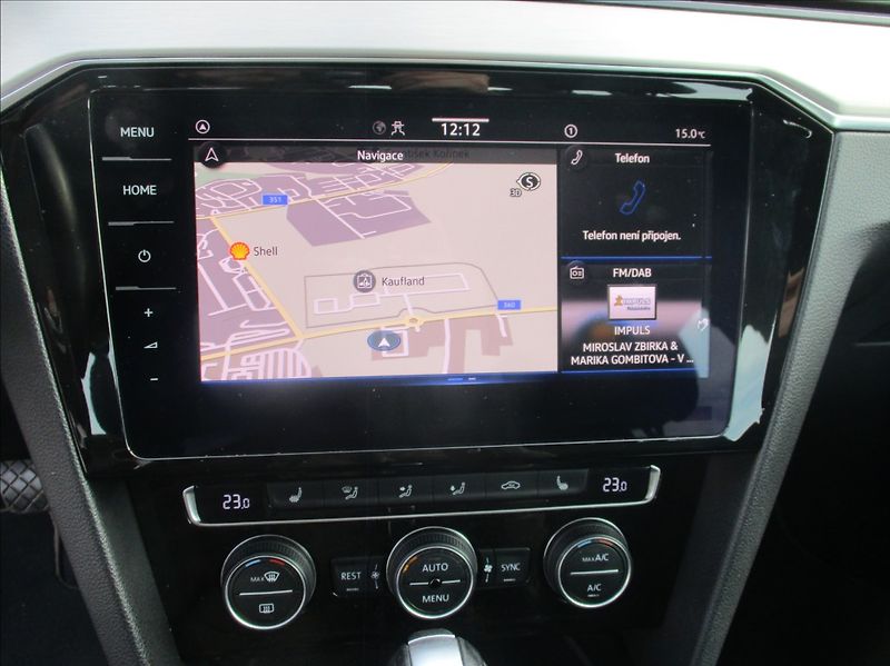 Volkswagen Passat 2,0 TDI, Elegance, DSG, servis - fotka 16 z 35