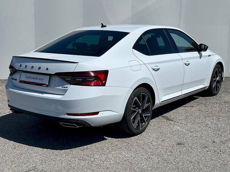 Škoda Superb (2022) 2.0 TSI 206kW SportLine 4x4 DS - fotka 26 z 27