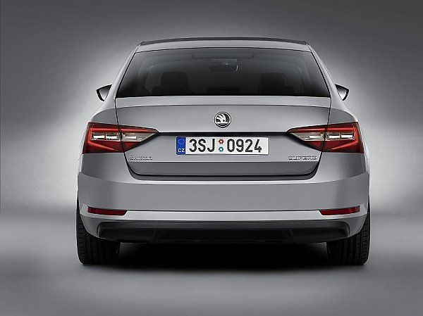 Škoda Superb.