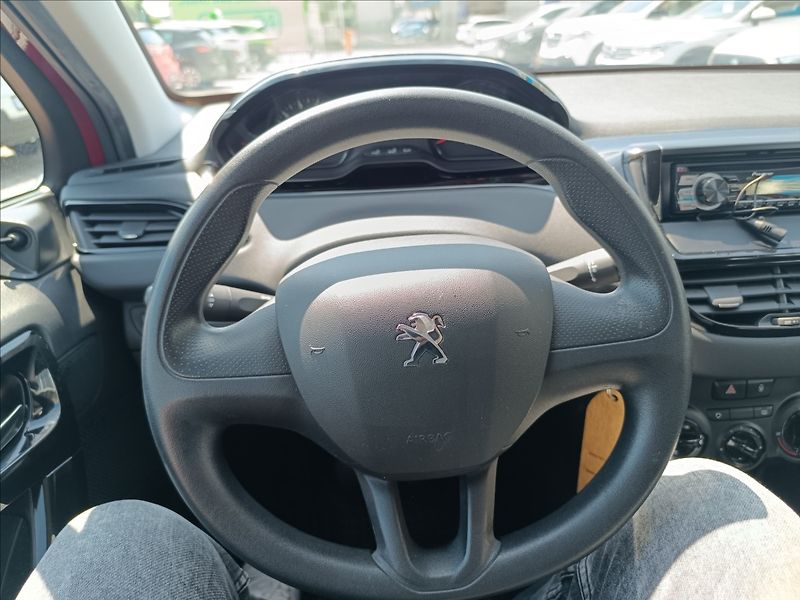 Peugeot 208 1,2 i - fotka 10 z 17