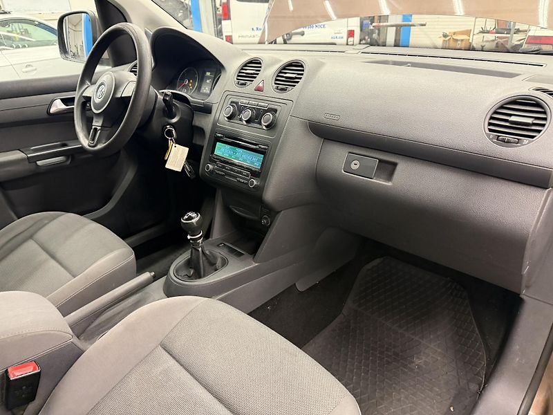 Volkswagen Caddy 1.6 TDI 75 kW  - fotka 15 z 18
