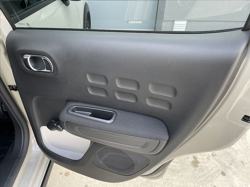 Citroën C3 1,2 i 61KW ČR.1.MAJITEL - fotka 24 z 26